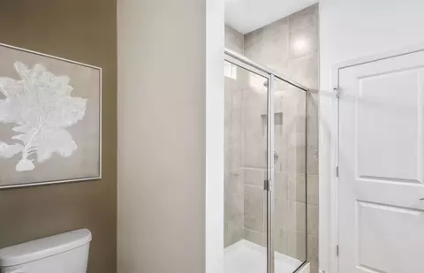 Bath - 123 Creekside Ct, Griffin, GA 30223 photo 2 of 3
