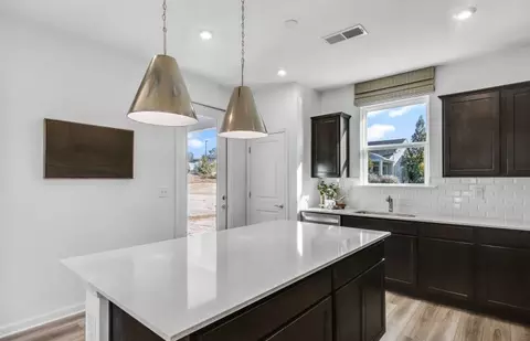 Kitchen - 123 Creekside Ct, Griffin, GA 30223 photo 3 of 5