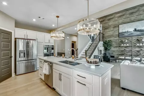 Kitchen - 5236 Ivy Rose Ln, Cincinnati, OH 45247 photo 7 of 11