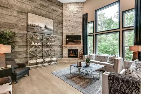 Living - 5236 Ivy Rose Ln, Cincinnati, OH 45247 photo 9 of 11