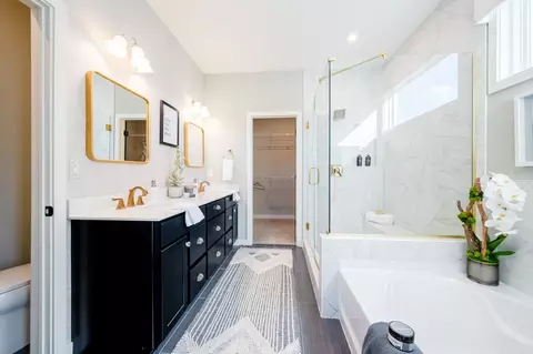 Bath - 5236 Ivy Rose Ln, Cincinnati, OH 45247 photo 4 of 7