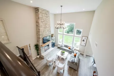 Living - 5236 Ivy Rose Ln, Cincinnati, OH 45247 photo 4 of 11
