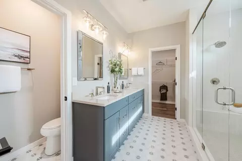 Bath - 5236 Ivy Rose Ln, Cincinnati, OH 45247 photo 3 of 7