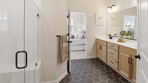 Bath - 6404 Quinlynn Pl, Midlothian, VA 23112 photo 7 of 9