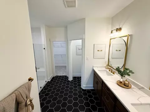 Bath - 6404 Quinlynn Pl, Midlothian, VA 23112 photo 2 of 9
