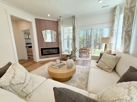 Living - 6404 Quinlynn Pl, Midlothian, VA 23112 photo 4 of 6
