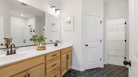 Bath - 6404 Quinlynn Pl, Midlothian, VA 23112 photo 5 of 9