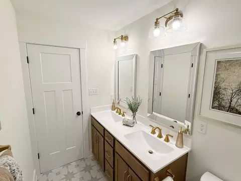 Bath - 6404 Quinlynn Pl, Midlothian, VA 23112 photo 4 of 9