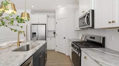 Kitchen - 6404 Quinlynn Pl, Midlothian, VA 23112 photo 7 of 9