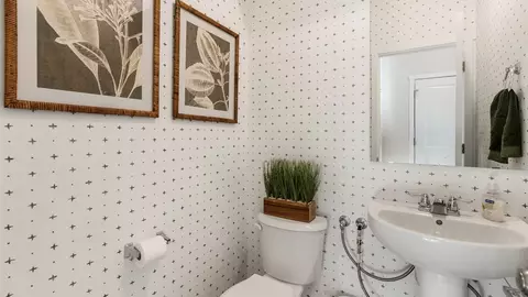 Bath - 62733 Eagle Rd, Bend, OR 97701 photo 4 of 6