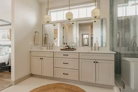 Bath - 3004 N Wander Ln, Eagle Mountain, UT 84005 photo 4 of 5