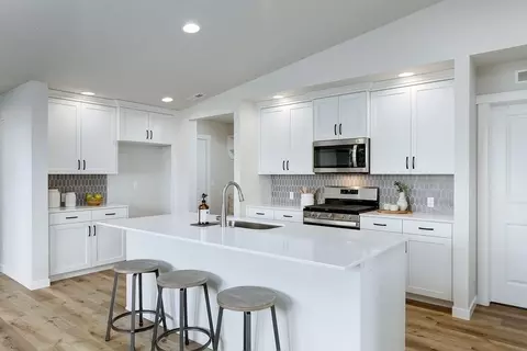 Kitchen - 3390 E Cedarhurst Dr, Meridian, ID 83642 photo 2 of 4