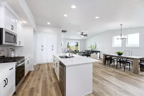Kitchen - 3390 E Cedarhurst Dr, Meridian, ID 83642 photo 4 of 4