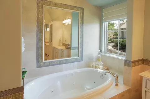 Bath - 5410 Elegance Pl, Manvel, TX 77578 photo 2 of 5