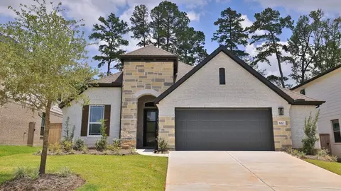 122 Mockingbird Trails Dr, Willis, TX 77318