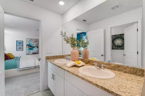 Bath - 13516 Camelot Ct, Parrish, FL 34219 photo 3 of 5