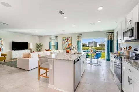 Kitchen - 13516 Camelot Ct, Parrish, FL 34219 photo 4 of 12