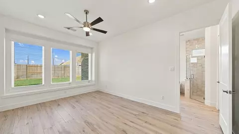 12214 Warbler Dr, Mont Belvieu, TX 77523