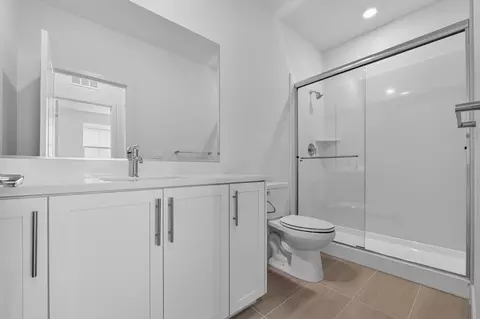 Bath - 5210 Yarrow Ave, Tracy, CA 95377 photo 1 of 3