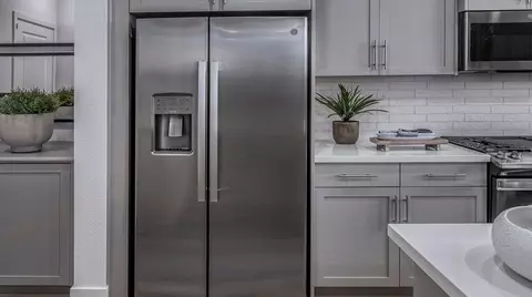 Kitchen - 5210 Yarrow Ave, Tracy, CA 95377 photo 7 of 9