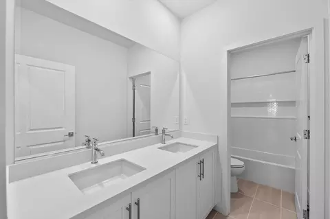 Bath - 5210 Yarrow Ave, Tracy, CA 95377 photo 3 of 3