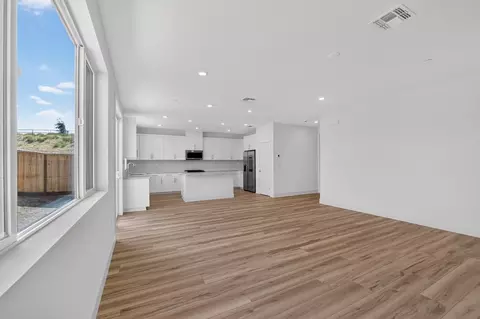 Living - 5210 Yarrow Ave, Tracy, CA 95377 photo 2 of 3