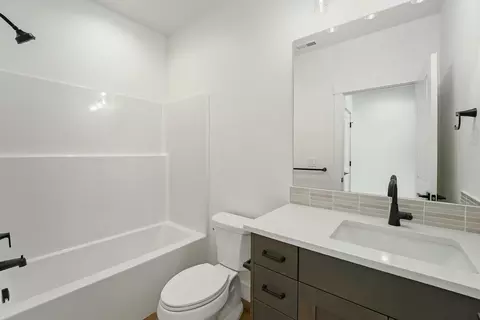 Bath - 749 S Calhoun Ln, Star, ID 83669 photo 3 of 3