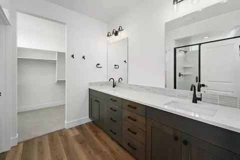 Bath - 749 S Calhoun Ln, Star, ID 83669 photo 2 of 3