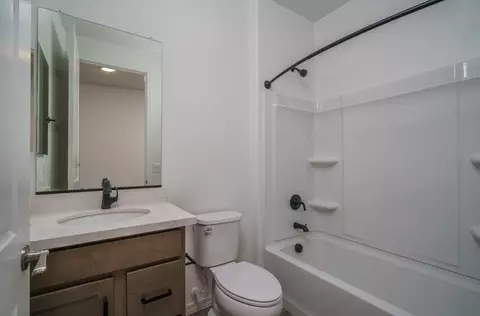 Bath - 7322 E La Sala Ln, Florence, AZ 85132 photo 2 of 4
