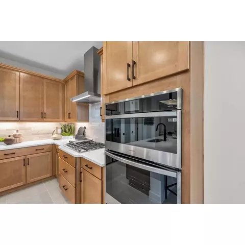 Kitchen - 4085 Golden Creek Ter, Parrish, FL 34219 photo 16 of 17