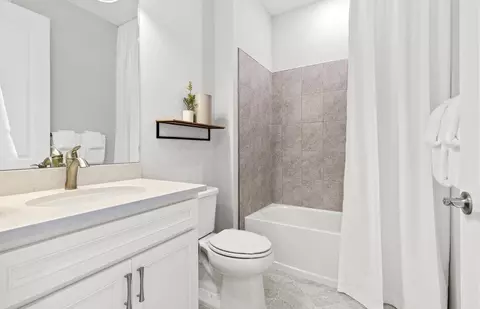 Bath - 17470 Luminous Ave, Venice, FL 34293 photo 3 of 4