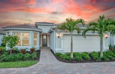 Exterior - 17470 Luminous Ave, Venice, FL 34293 photo 15 of 17