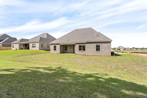 Exterior - 127 Laurel Branch Dr, Dothan, AL 36305 photo 5 of 10