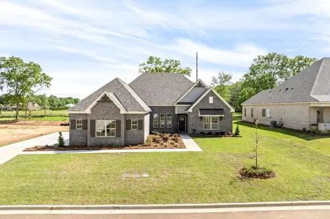 Exterior - 127 Laurel Branch Dr, Dothan, AL 36305 photo 4 of 10