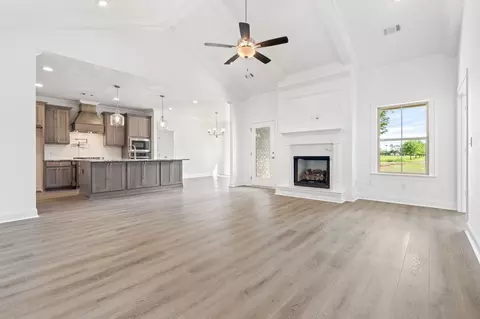 Living - 127 Laurel Branch Dr, Dothan, AL 36305 photo 2 of 4