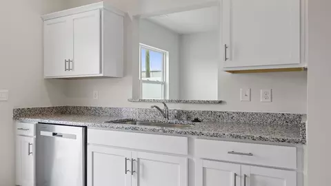Kitchen - 787 Embark Cir, Greer, SC 29651 photo 3 of 9