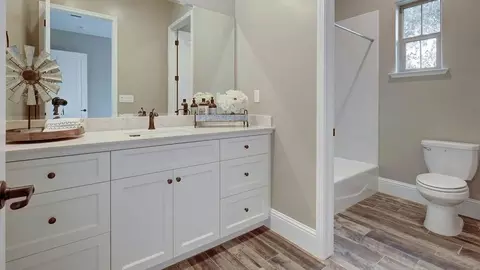 Bath - 19618 Ventana Hills Dr, Clovis, CA 93619 photo 2 of 2
