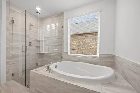 Bath - 616 High Summit Dr, Georgetown, TX 78628 photo 1 of 2
