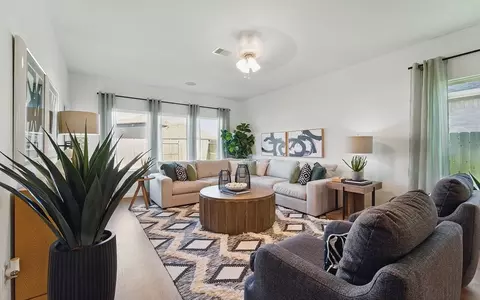 Living - 3610 Compass Pointe Ct, Angleton, TX 77515 photo 7 of 10