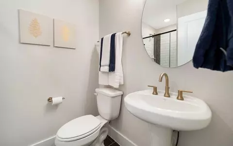 Bath - 3610 Compass Pointe Ct, Angleton, TX 77515 photo 9 of 18