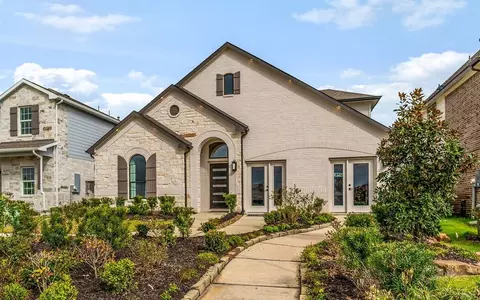 Exterior - 3610 Compass Pointe Ct, Angleton, TX 77515 photo 5 of 12