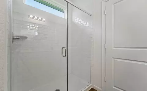 Bath - 3610 Compass Pointe Ct, Angleton, TX 77515 photo 16 of 18