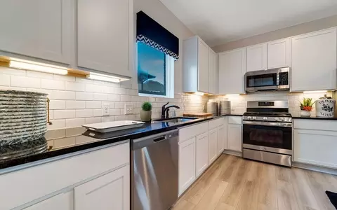 Kitchen - 3610 Compass Pointe Ct, Angleton, TX 77515 photo 14 of 21