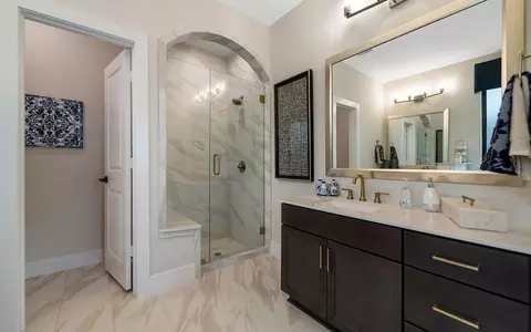 Bath - 3610 Compass Pointe Ct, Angleton, TX 77515 photo 7 of 18