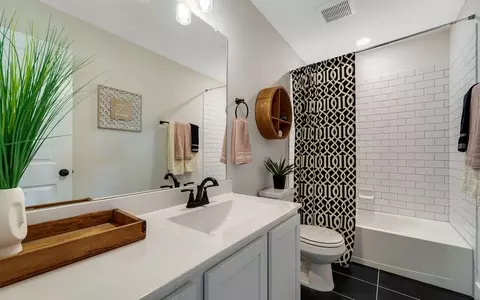 Bath - 3610 Compass Pointe Ct, Angleton, TX 77515 photo 14 of 18