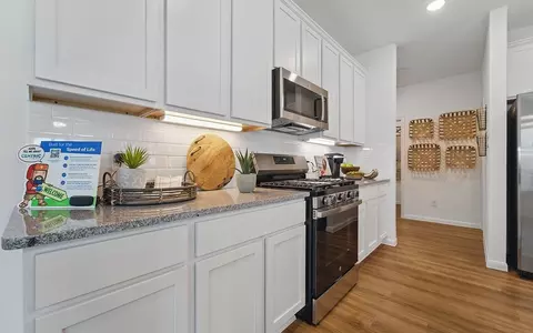 Kitchen - 3610 Compass Pointe Ct, Angleton, TX 77515 photo 18 of 21