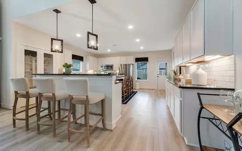 Kitchen - 3610 Compass Pointe Ct, Angleton, TX 77515 photo 11 of 21