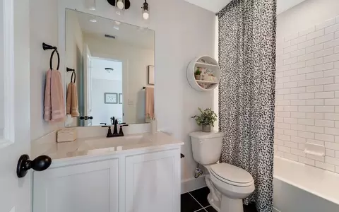 Bath - 3610 Compass Pointe Ct, Angleton, TX 77515 photo 13 of 18