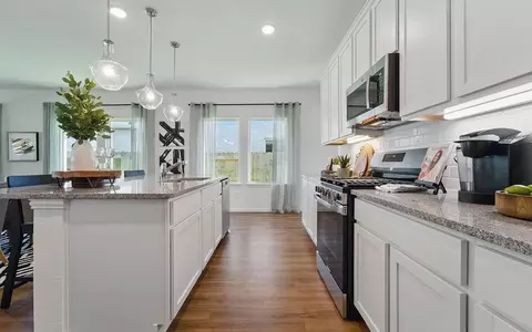 Kitchen - 3610 Compass Pointe Ct, Angleton, TX 77515 photo 17 of 21