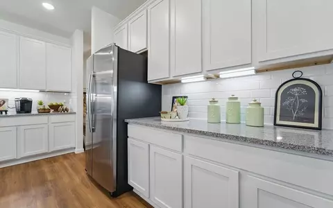 Kitchen - 3610 Compass Pointe Ct, Angleton, TX 77515 photo 20 of 21
